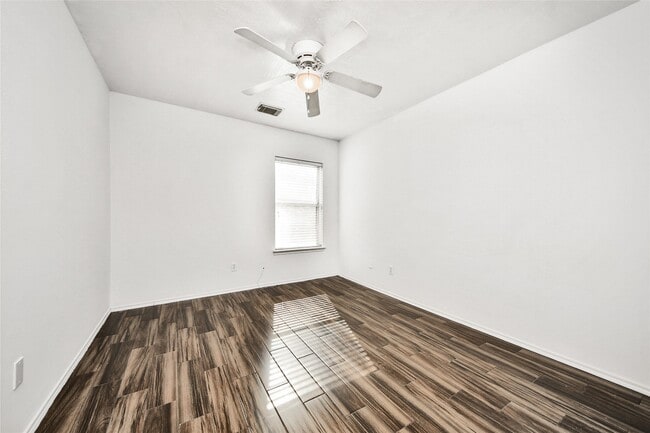 Building Photo - 2731 Gorki Park Dr