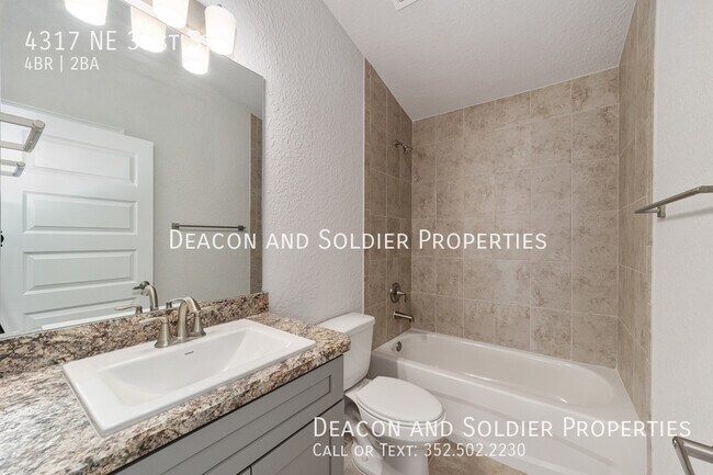 Building Photo - 4317 NE 31st St