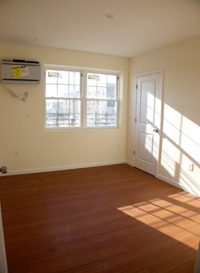 Building Photo - NEW 3 BEDROOM APT IN SOUNDVIEW