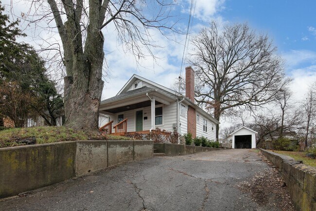Building Photo - 350 Bassett Ave