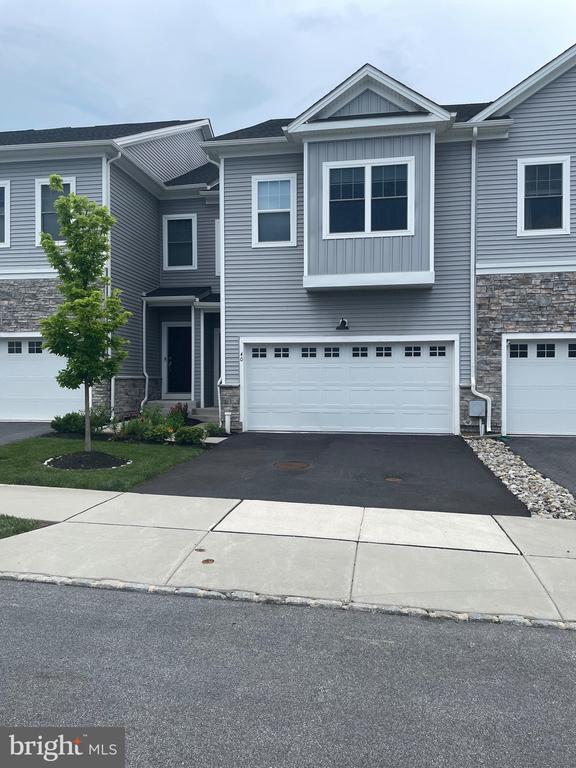 Building Photo - 40 Lochiel Ln