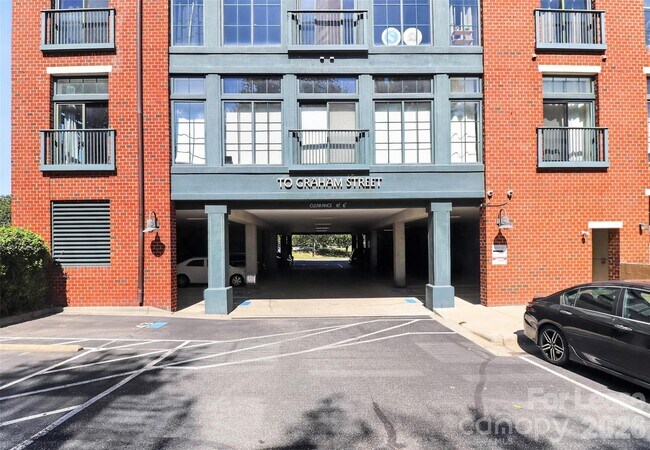 Building Photo - 626 N Graham St