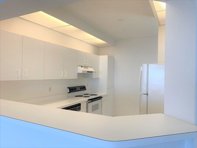 Building Photo - Condo - Coral Pointe At Harbourside with Water Views