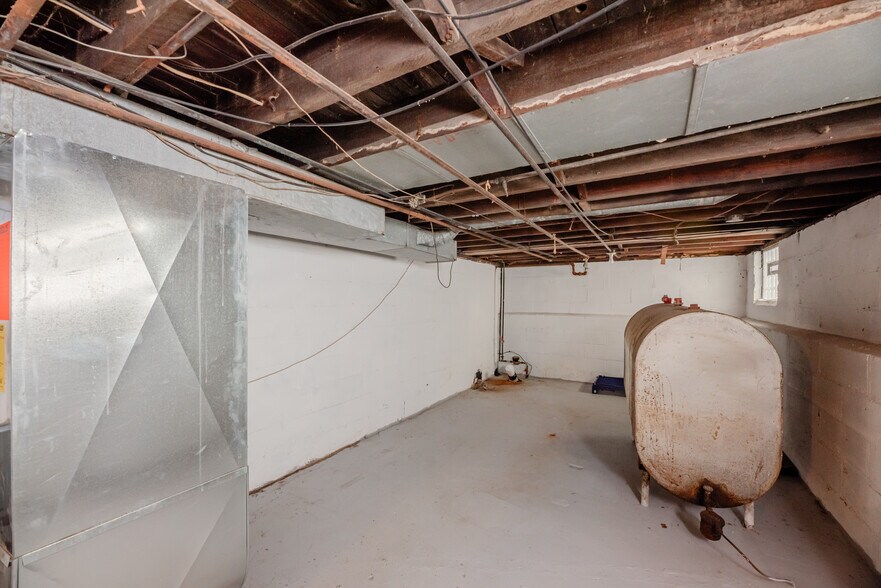 Building Photo - 57 Anthony St