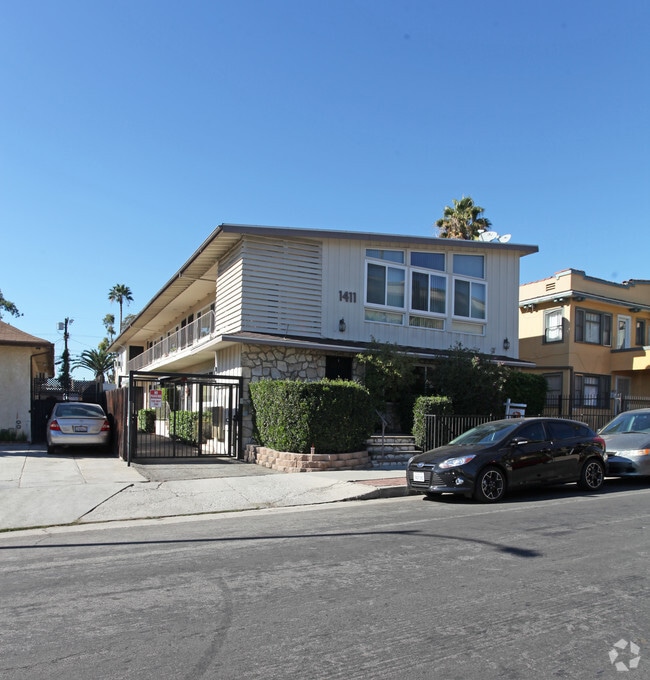 Building Photo - (AR/JO/YO:B) 1411 N. Mansfield Avenue