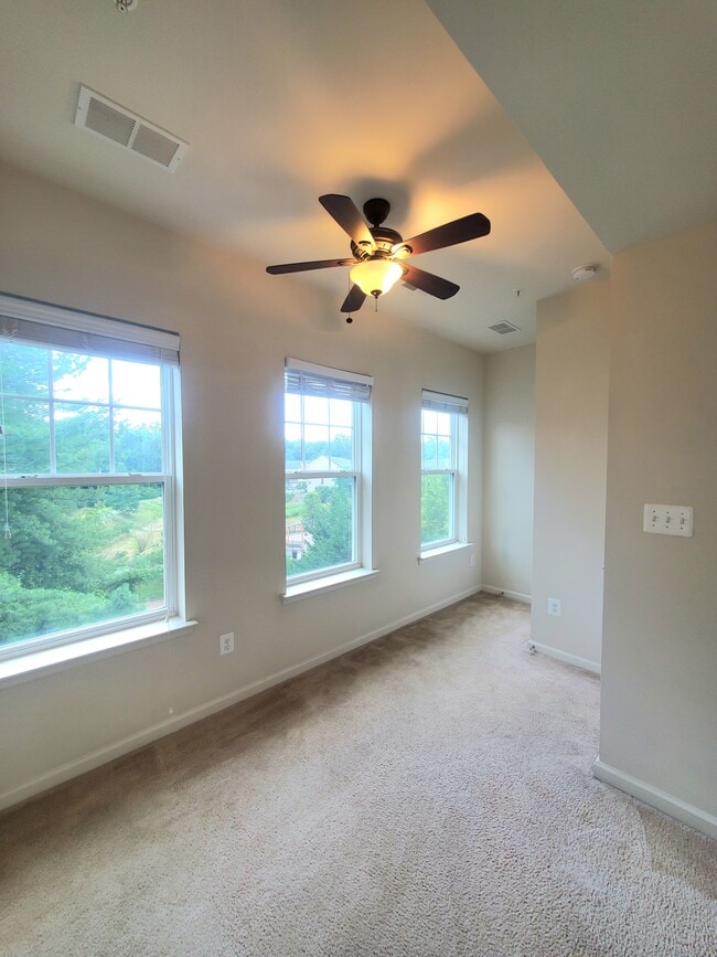 Building Photo - 135 Prado Ln