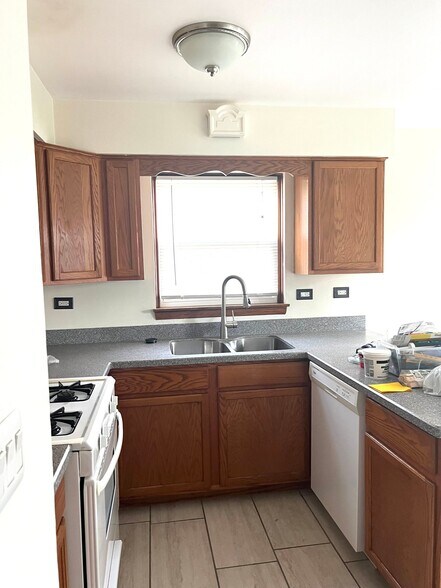 Building Photo - 1103 E Ardyce Ln