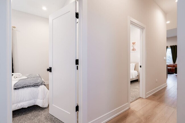 Building Photo - 3723 S Giles Ave