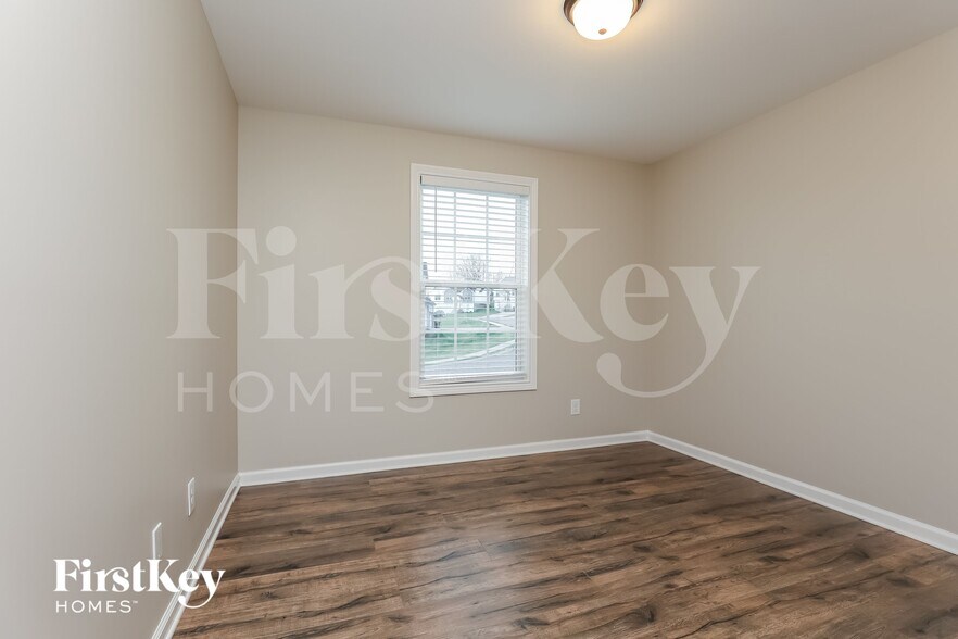 Building Photo - 500 Woodtrace Dr