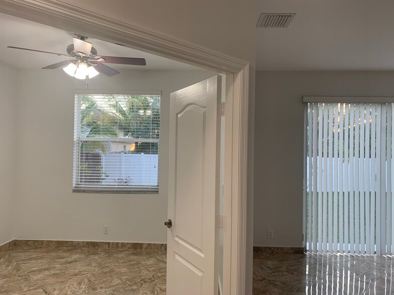 First floor bedroom or office - 1530 SW 193rd Ter