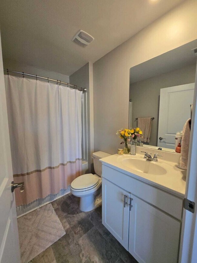Building Photo - Charming Home in Sweet Briar Community