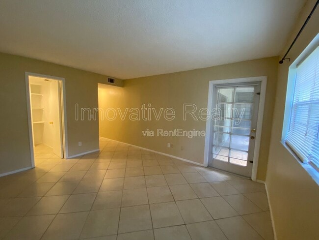 Building Photo - 623 E San Sebastian Ct