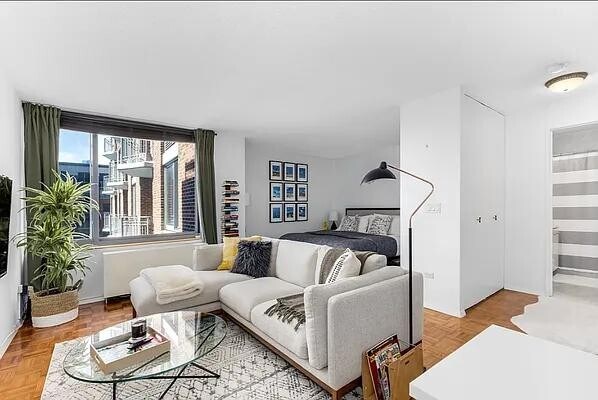 Building Photo - 2 S End Ave