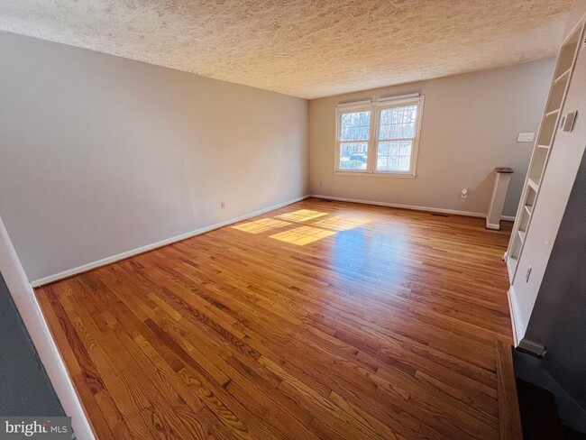 Building Photo - 305 Gundry Dr