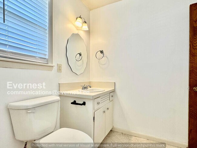 Building Photo - 3 Bed/2 Bath Home with Garage / Pet-Friendly / Available Now!