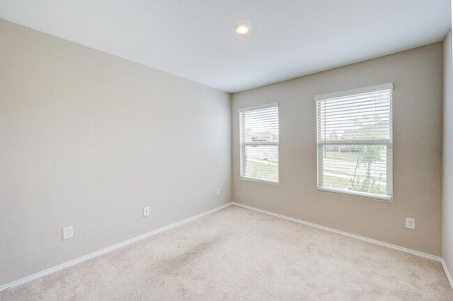 Building Photo - 8409 Holw Bnd St