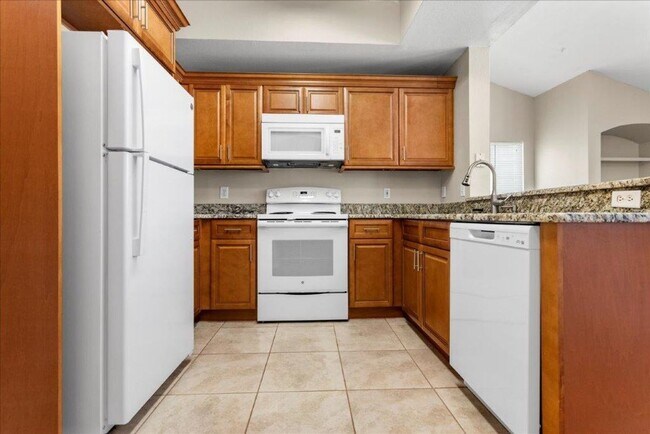 Building Photo - Charming End-Unit Condo in Gated Bordeaux Community!