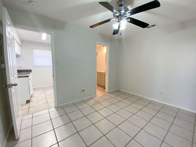 Building Photo - $300 OFF 1ST MONTH RENT IF YOU MOVE IN WIT...