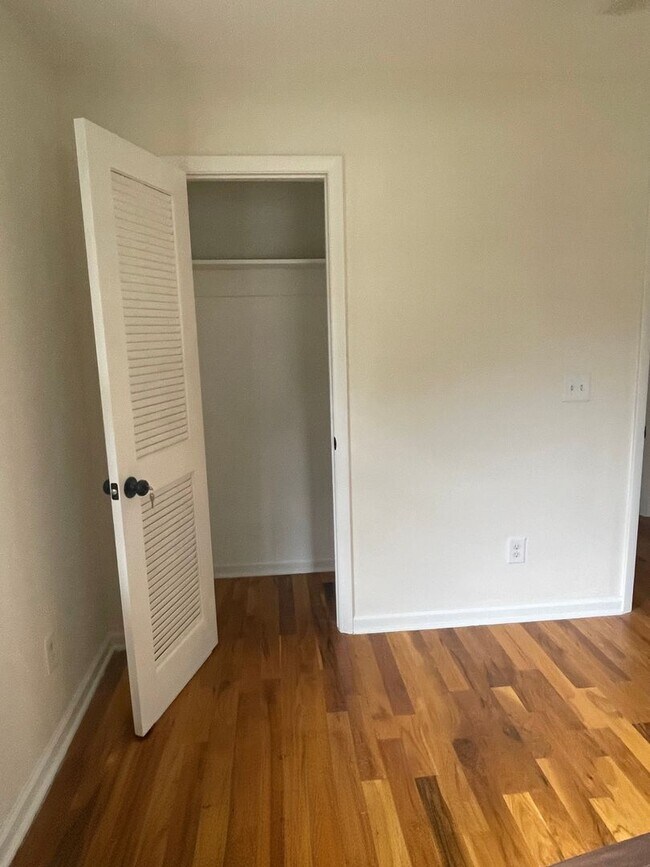 Building Photo - 1036 Seymour Ave