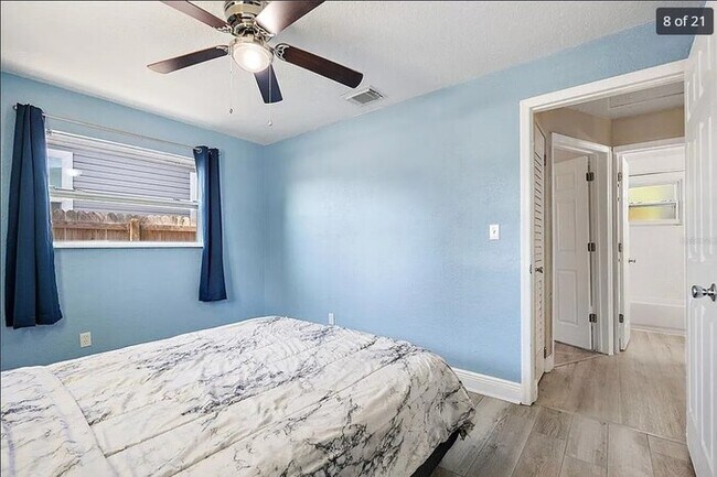 Building Photo - Home For Rent in St Petersburg!