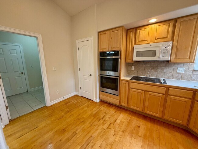 Building Photo - 625 Red Tail Dr