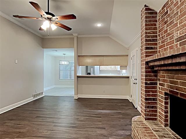 Building Photo - 551 SW Rand Dr
