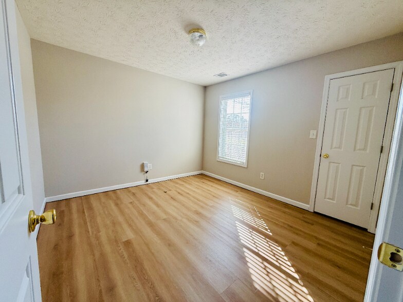 Building Photo - 2510 Cordillo Dr