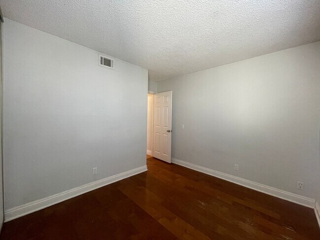 Building Photo - Palmdale 3 + 2 Available Now
