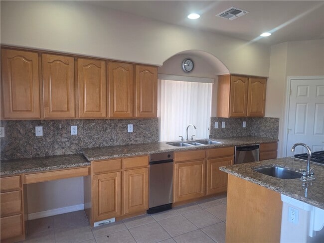 Building Photo - 1825 E Shore Villas Dr