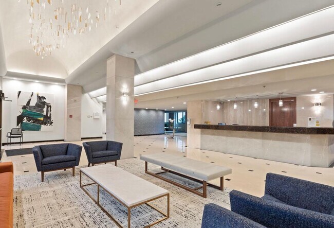 Building Photo - Nice One Bed + One Bath in Luxury Secure Doorman Bldg