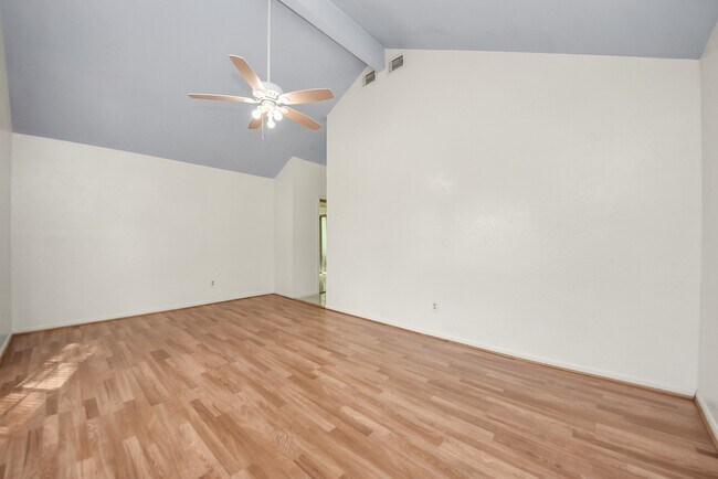 Building Photo - 15614 Barbarossa Dr