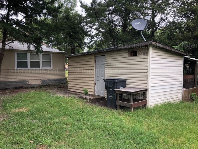 Building Photo - $875 - 2 bed 1 bath - Single Family Home