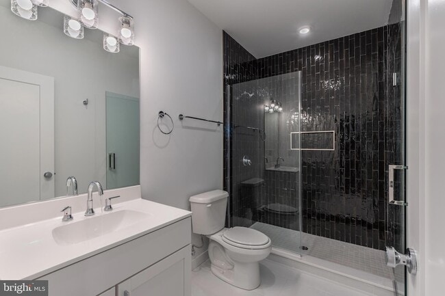 Building Photo - 710 N 16th St