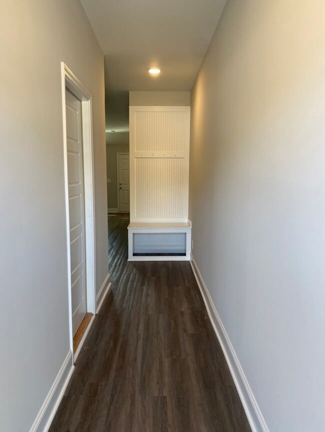 Building Photo - 1020 Glenkirk Dr