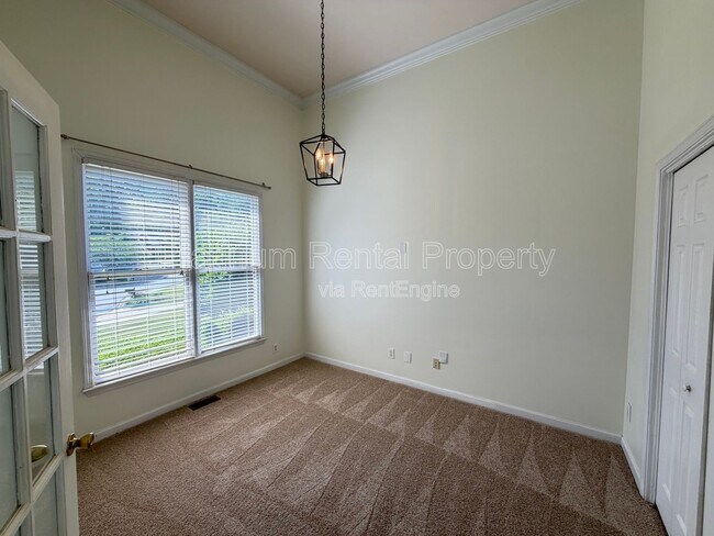 Building Photo - 5975 Waterford Pl