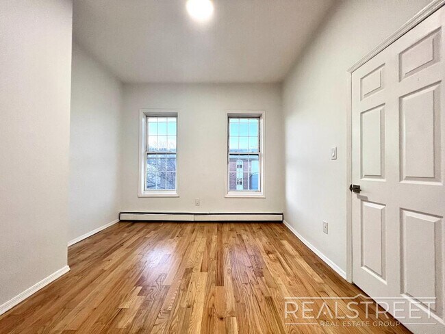 Building Photo - Lovely 2 Bed + Office in Bushwick with WD!