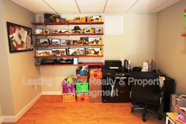 Building Photo - 950 Wellesley Pl Dr