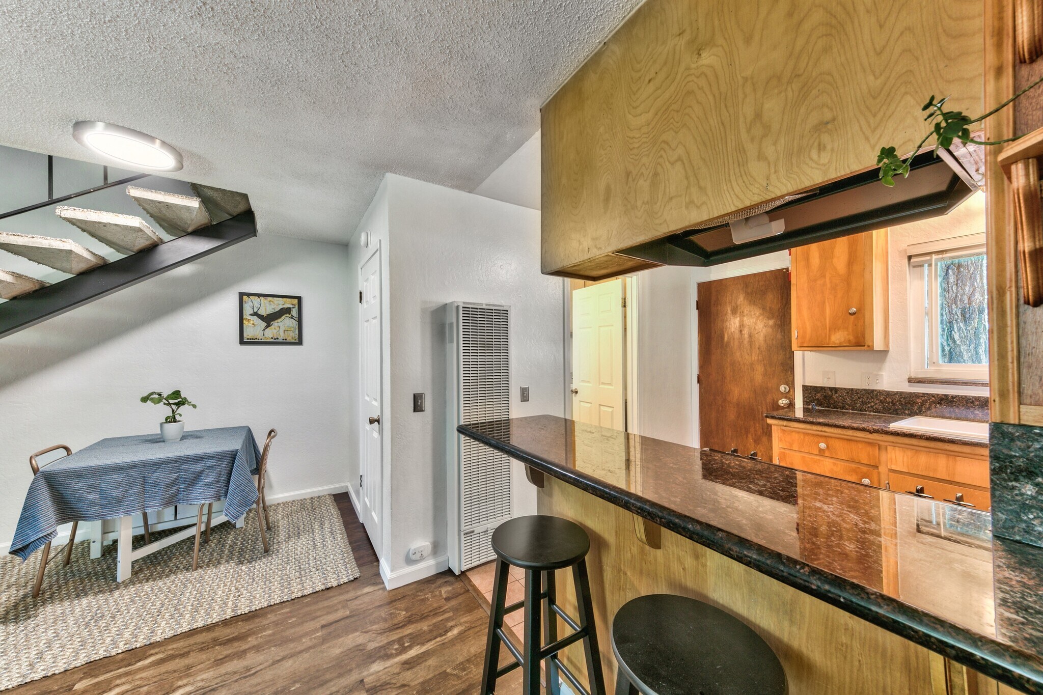 Building Photo - 648 Roger Ave