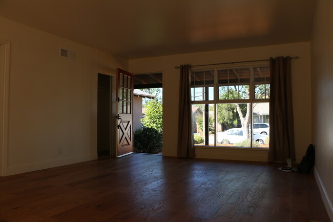 Primary Photo - Bishop Peak neighborhood-Fantastic Rental!!