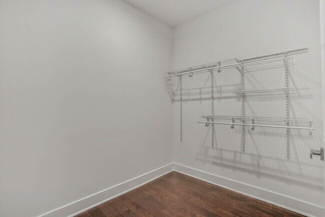 Building Photo - 1645 W Cabot St