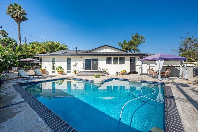 Building Photo - Fully Furnished 3 Bed 2.5 Bath Single Fami...