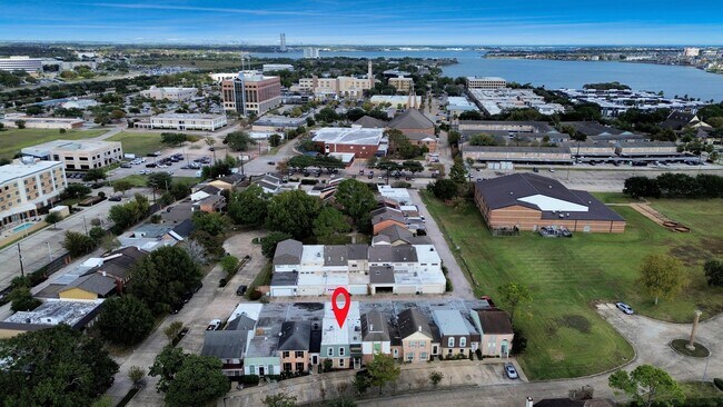 Building Photo - 18209 Vinland Dr