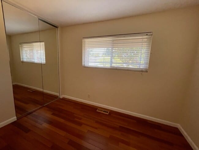 Building Photo - Wonderful 4 bedroom, single level home in ...