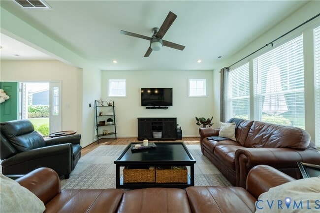 Building Photo - 18401 Palisades Ct