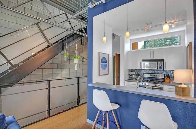 Building Photo - 4801 S Congress Ave