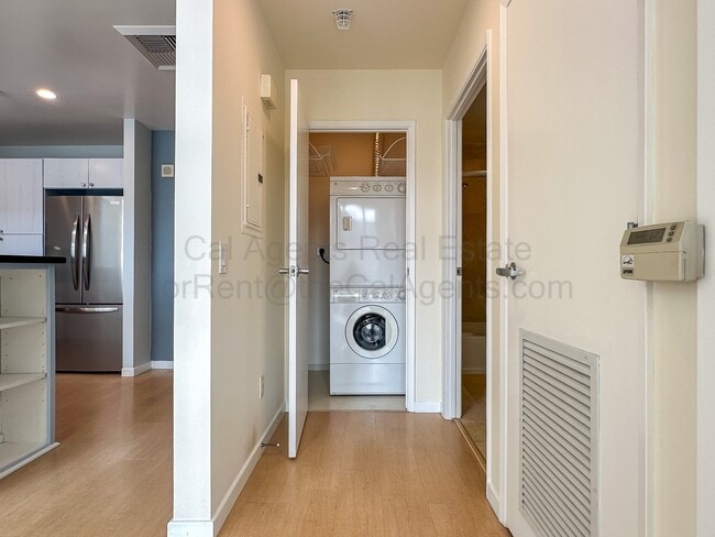 Building Photo - 1 Lakeside Dr