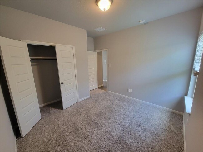 Building Photo - 489 Unforgiven Ln