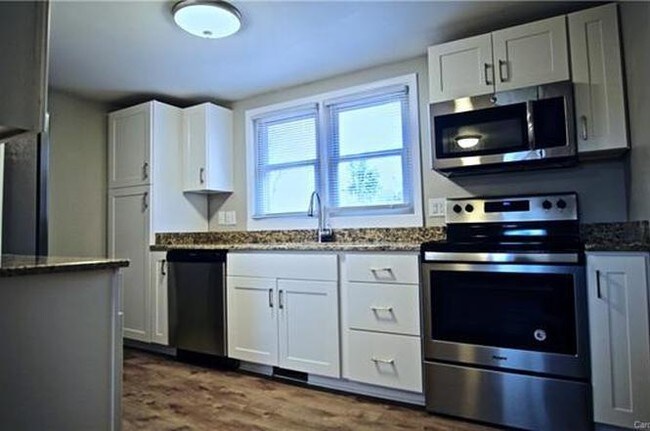 Building Photo - 85 Aurora Vis Dr