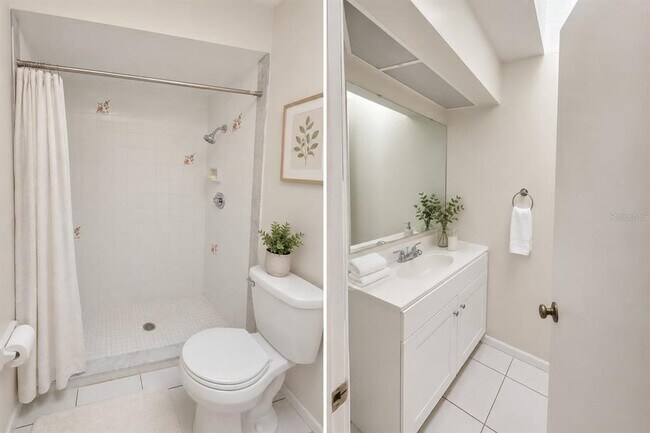 Building Photo - 1203 Saxony Cir