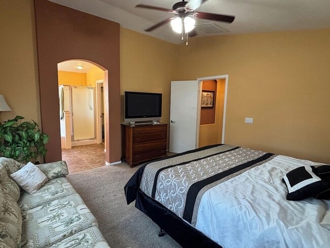 Building Photo - 776 W Fairlane Ct